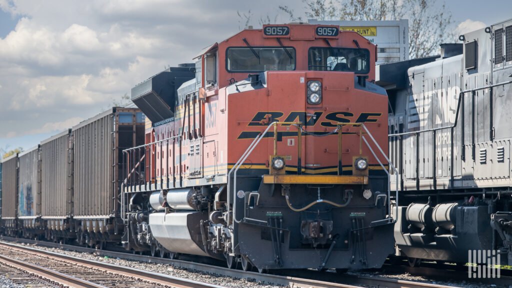 NS, BNSF reach early contracts with unions