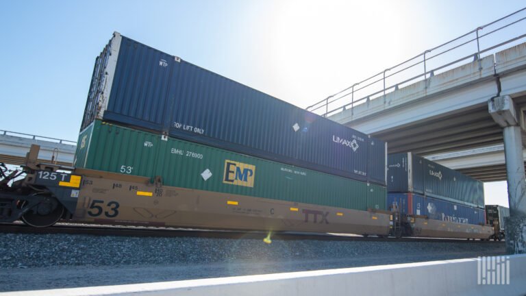 Weekly U.S. rail traffic remains up