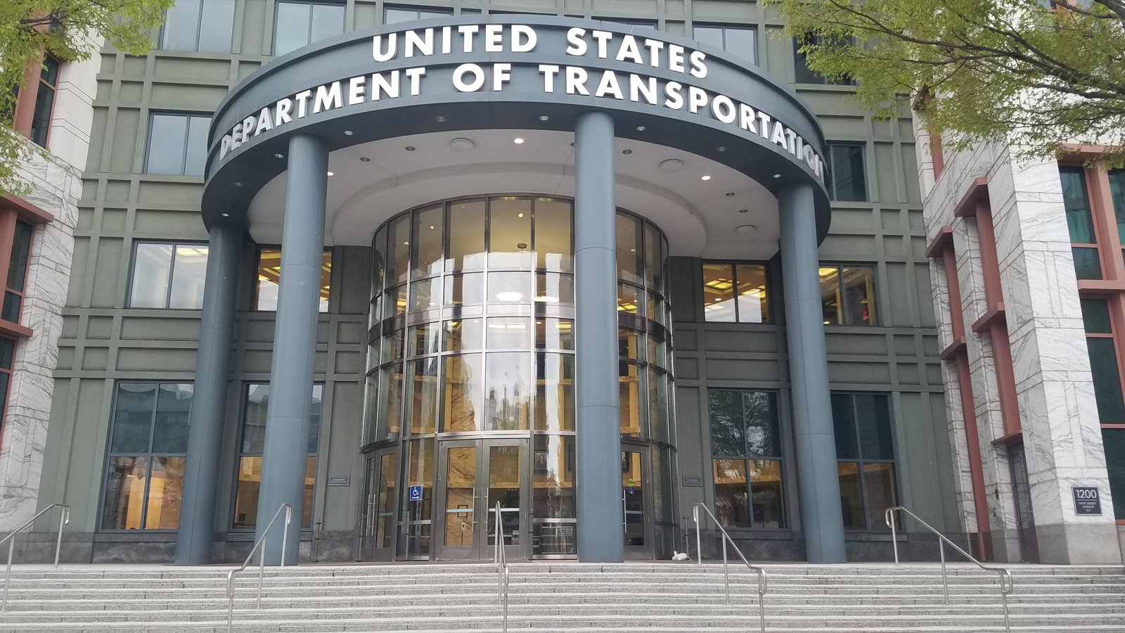 Automation, speed limiters on former FMCSA deputy’s radar for 2025