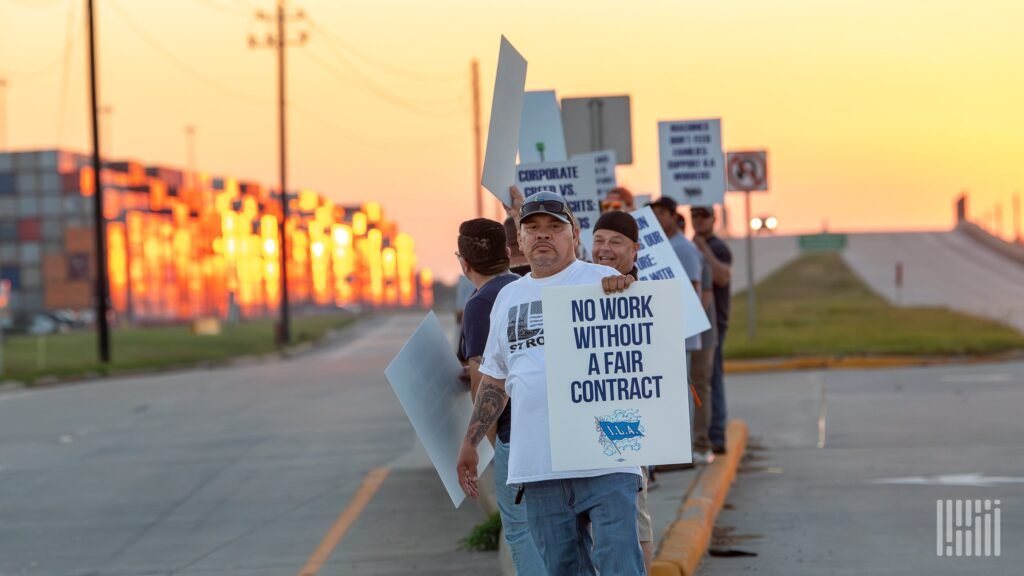 East Coast port employers, longshore union to resume contract negotiations