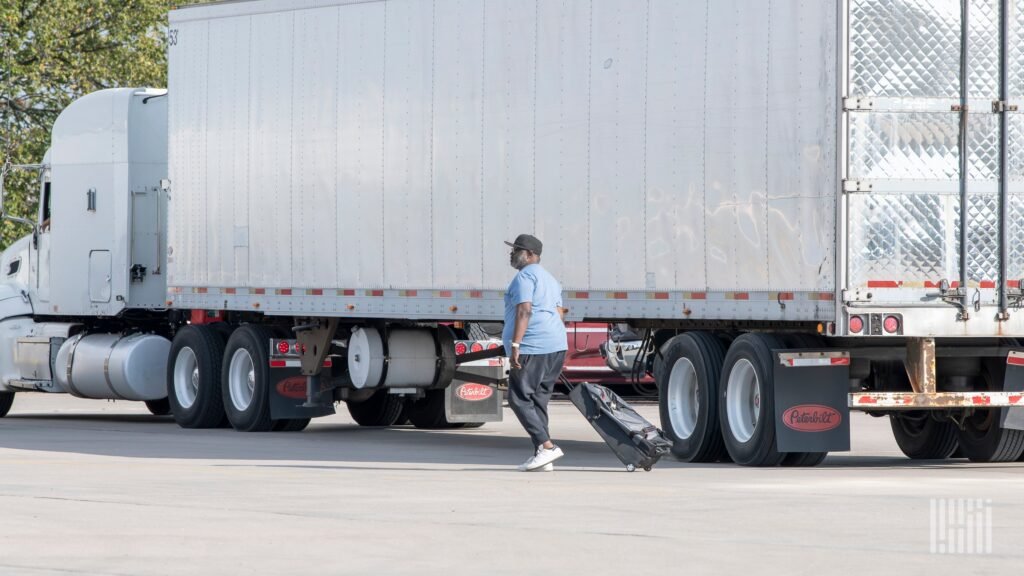 Report: Driver shortage claim ‘spurious,’ fixation on efficiency causes turnover