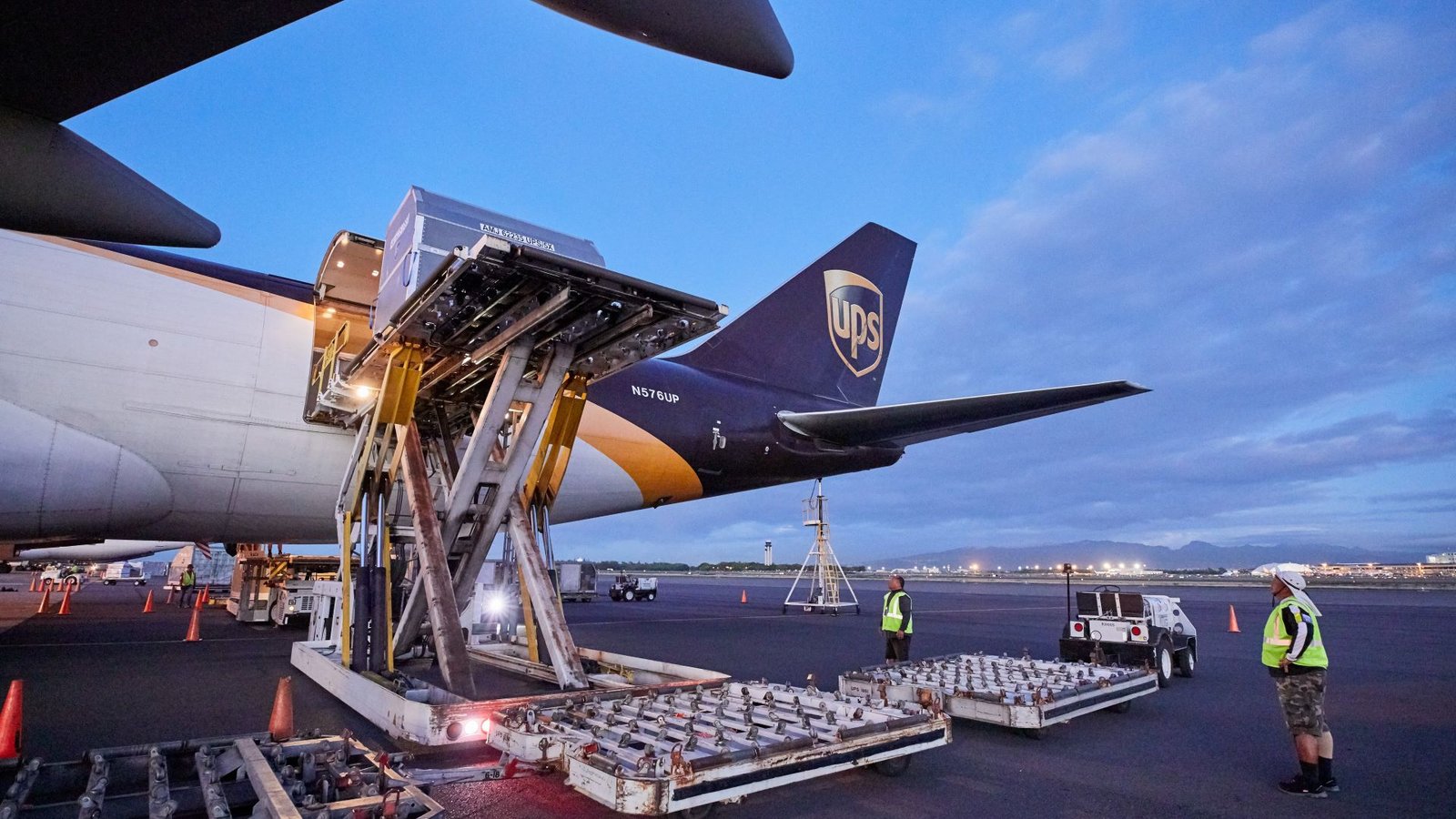 UPS forecasts softer peak shipping season