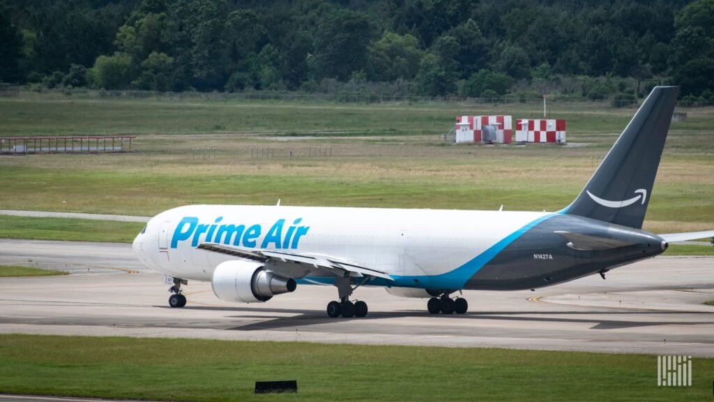 Cargojet charter with Amazon freight skids off runway in Vancouver