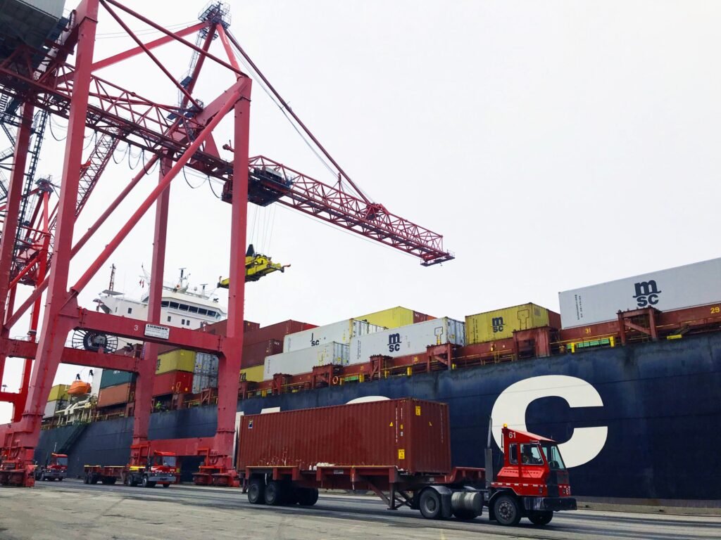 Montreal port employers pressure striking union