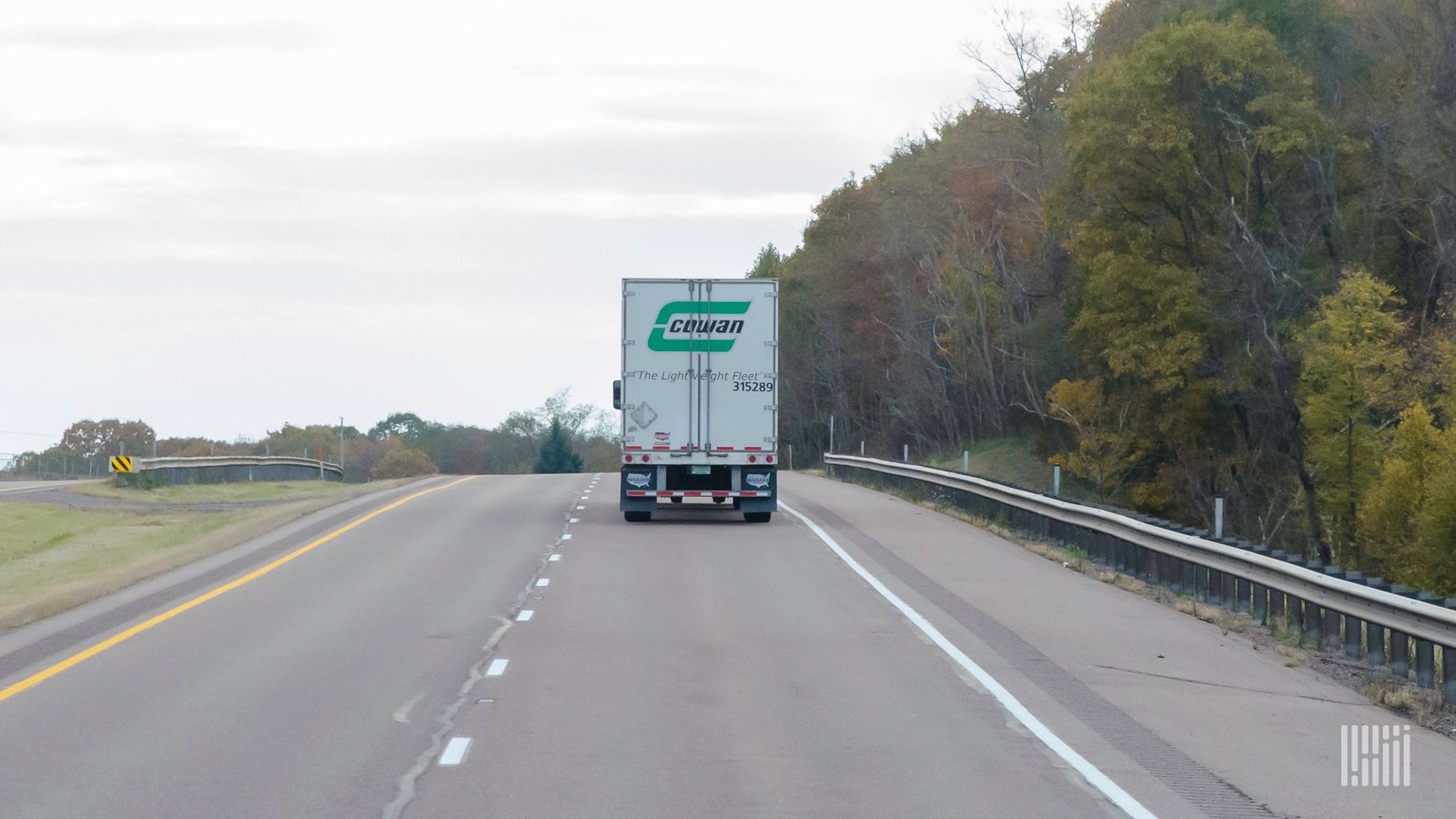 Schneider National acquires Cowan, real estate for more than $400M