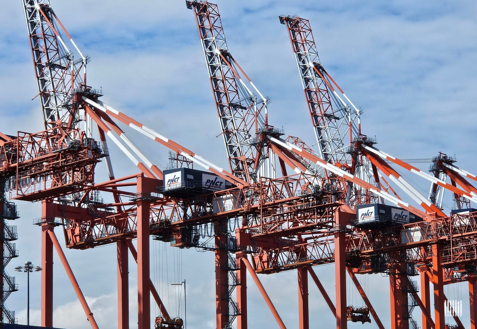 US warns of cyberthreat from China container cranes