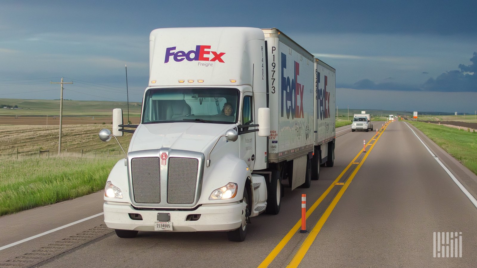FedEx to spin off LTL unit; lowers full-year guidance