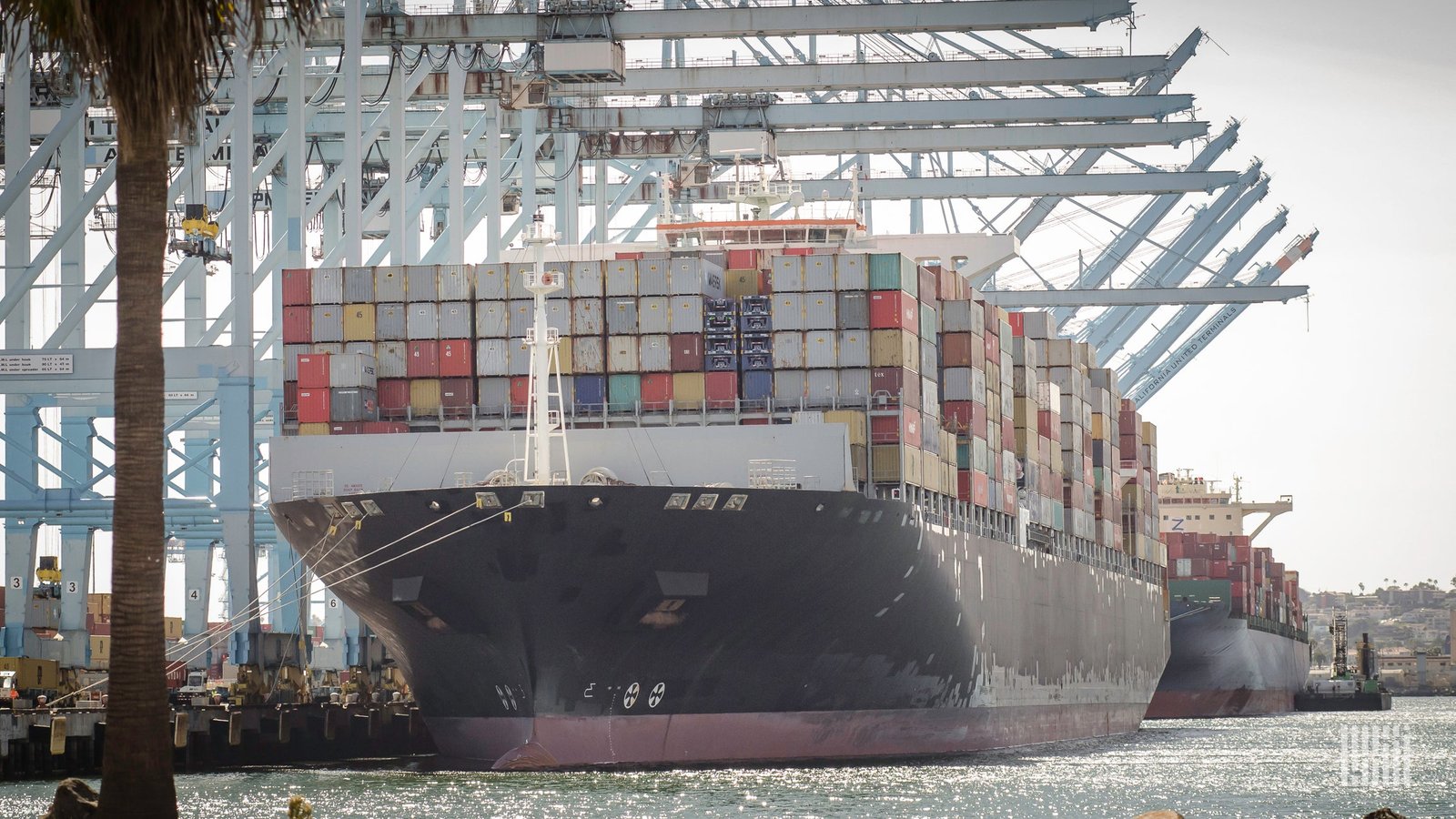 Port strike threat helps boost trans-Pacific container rates