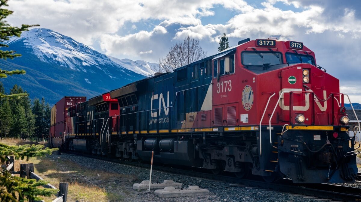 CN, IBEW reach tentative agreement, avoid strike