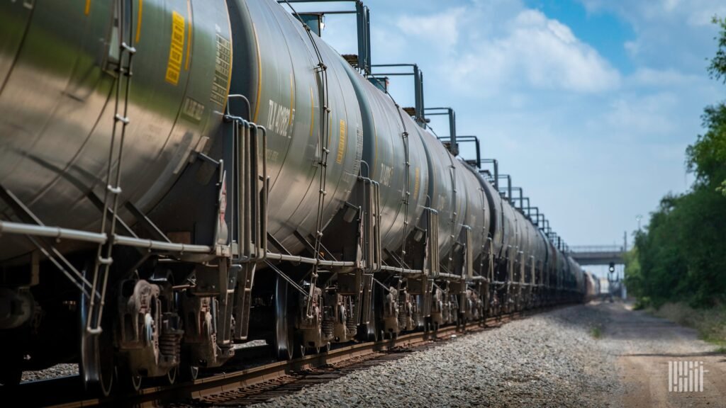 US Appeals court blocks rule allowing movement of LNG by rail