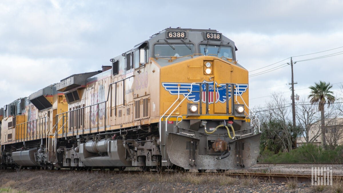 Tariffs call for cautious approach, rail execs say