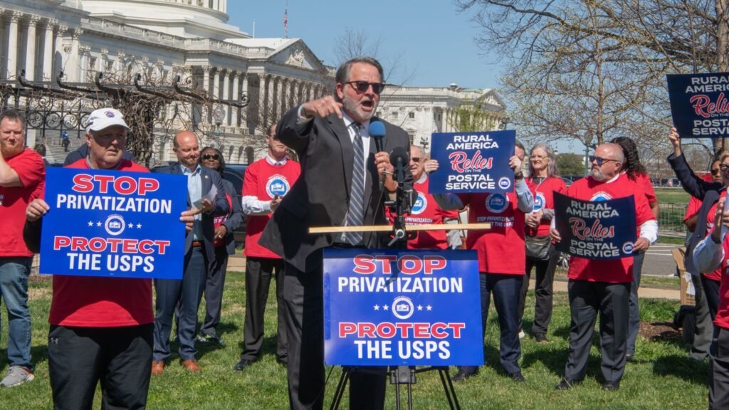 Bipartisan Senate group takes stand against Postal Service privatization