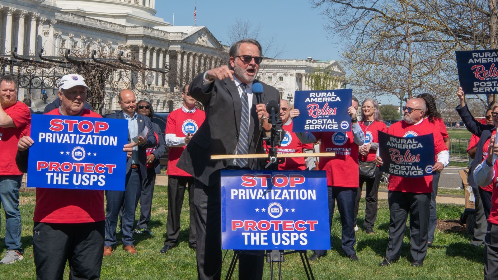 Bipartisan Senate group takes stand against Postal Service privatization