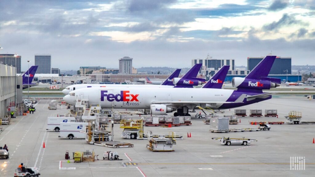 FedEx orders Boeing 777 and ATR cargo aircraft, delays MD-11 retirements