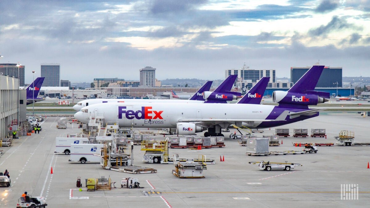 FedEx orders Boeing 777 and ATR cargo aircraft, delays MD-11 retirements