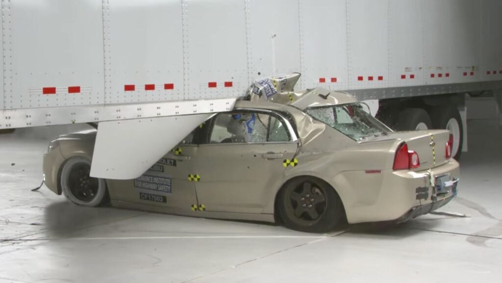 Feds reject investigation into truck side guard recall