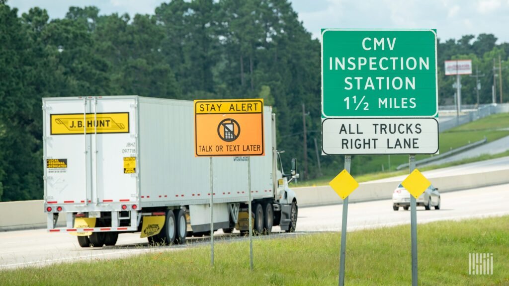 J.B. Hunt keeps its 11-year-old debt rating from Moody’s