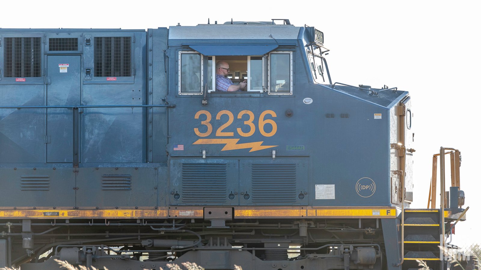 Machinists union ratifies CSX pact