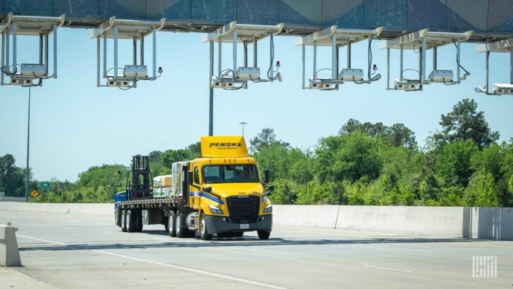 Penske Truck Leasing hangs on to investment-grade debt rating from Moody’s