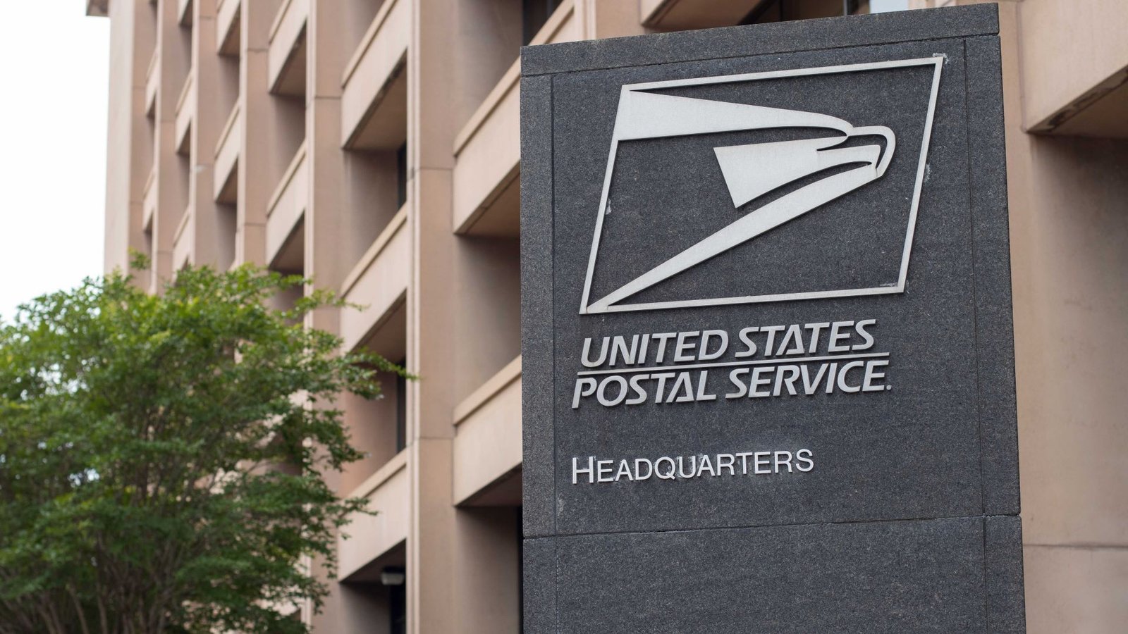 Postal Service weighs serving as logistics partner for federal agencies