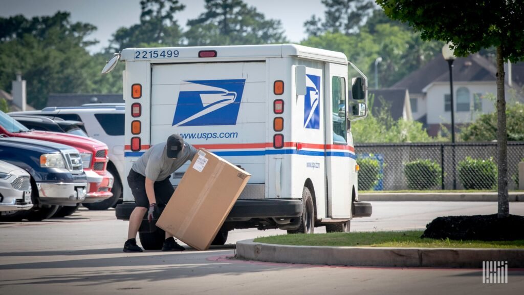 US Postal Service invites DOGE to fix structural problems