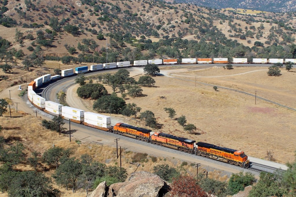 BNSF, UP battle over California mountain pass trackage rights