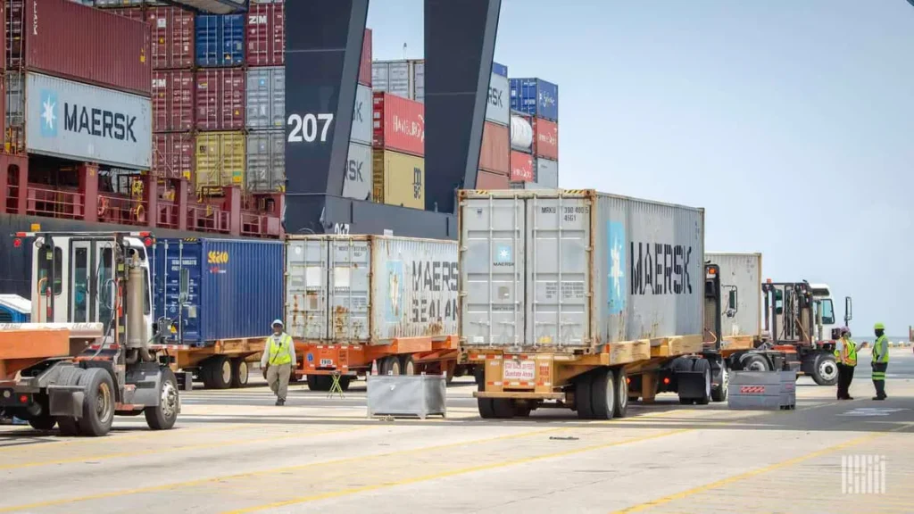 Drewry: Global container volumes to drop 1% on Trump tariffs