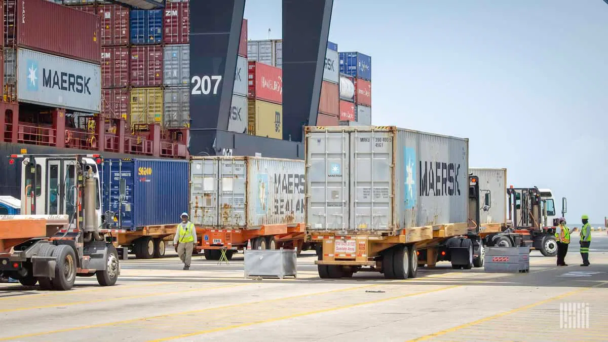 Drewry: Global container volumes to drop 1% on Trump tariffs