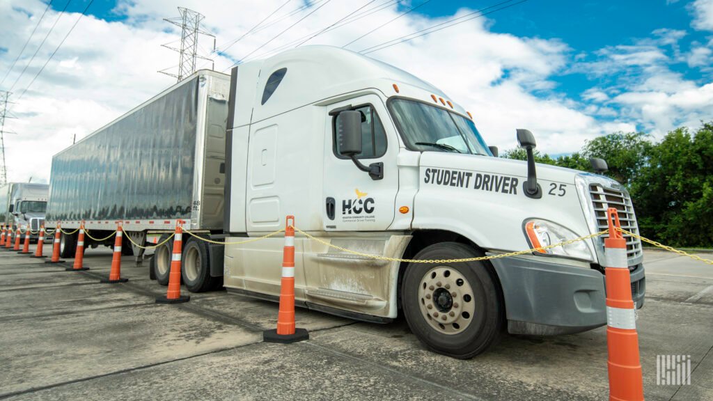 FMCSA denies truck driver learner’s permits for 17-year-olds
