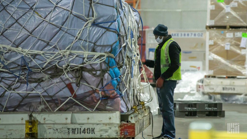 How do bonded warehouses work?