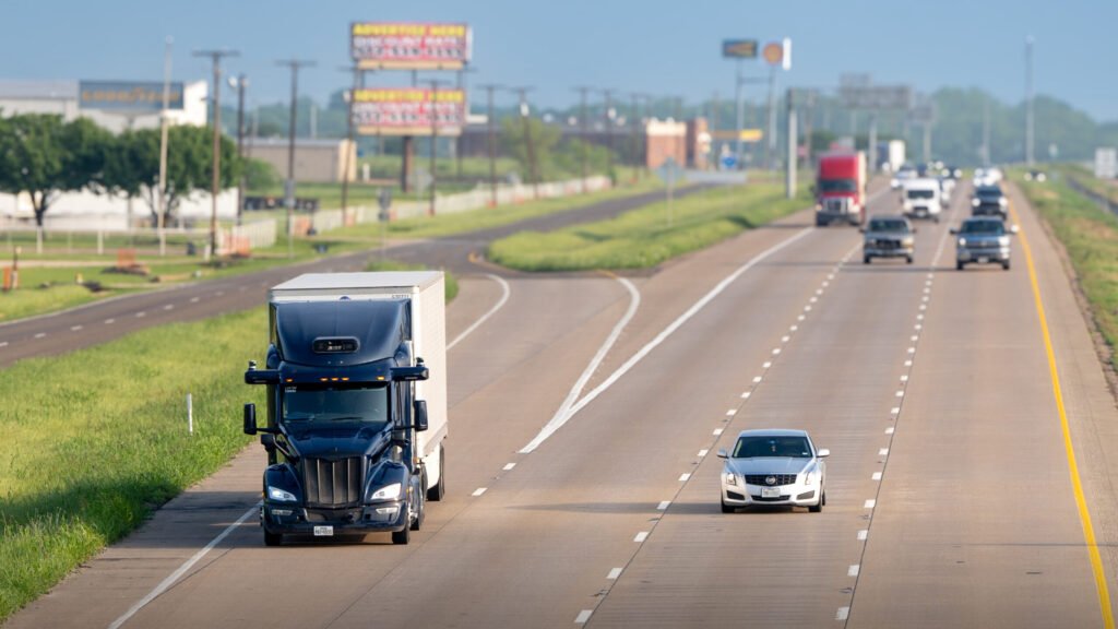 Aurora goes driverless with partners Uber Freight, Hirschbach
