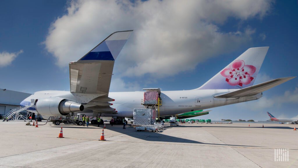 China Airlines finalizes deal for 4 Boeing 777-8 cargo aircraft