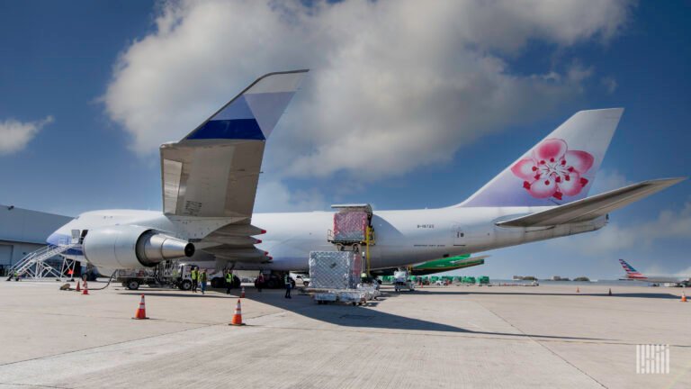 China Airlines finalizes deal for 4 Boeing 777-8 cargo aircraft