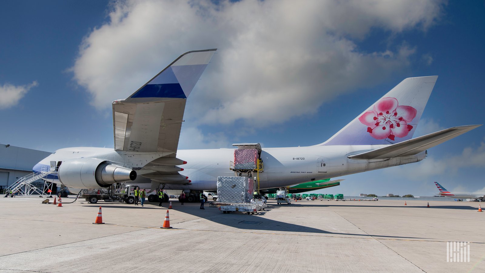 China Airlines finalizes deal for 4 Boeing 777-8 cargo aircraft