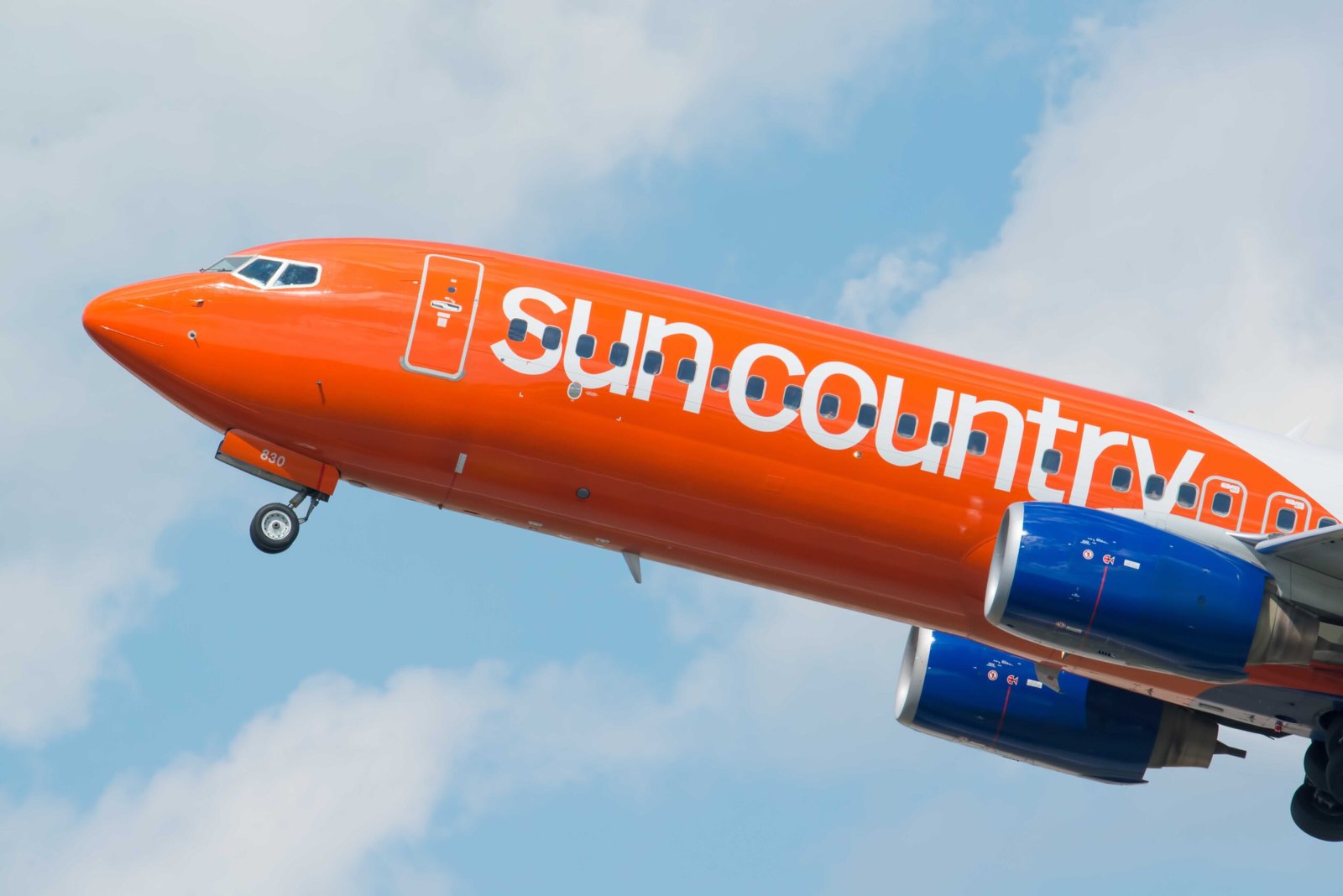 Sun Country retires jet, delays 737-900 service