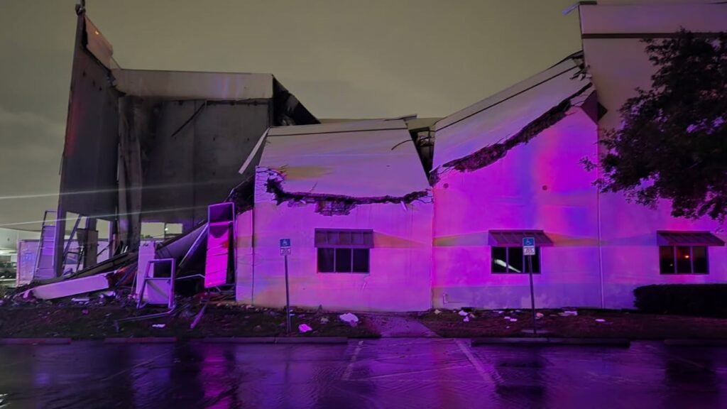 Wall collapse closes Postal Service package center in Tampa