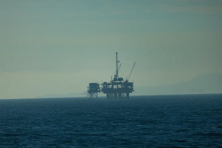 3 factors that matter in managing risk in offshore oil and gas logistics